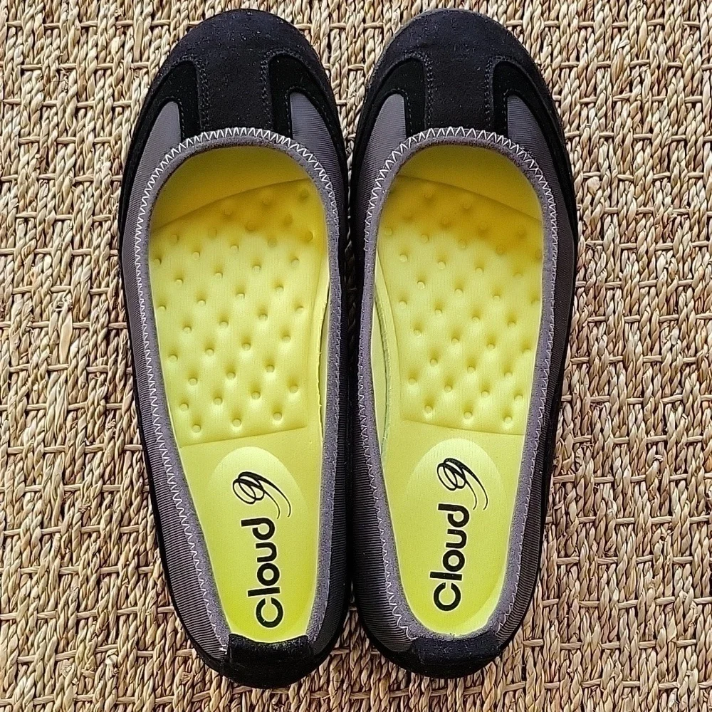 CLOUD 9 rounded toe flat shoes.  Black gray.  Size 10 M